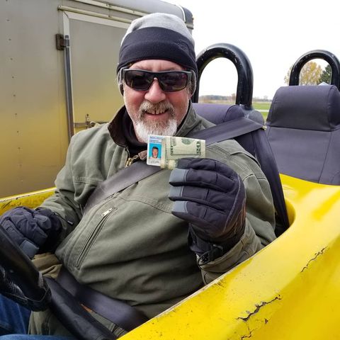 State Trooper Stops Banana Car Driver, Gives Him $20 Instead of a Ticket