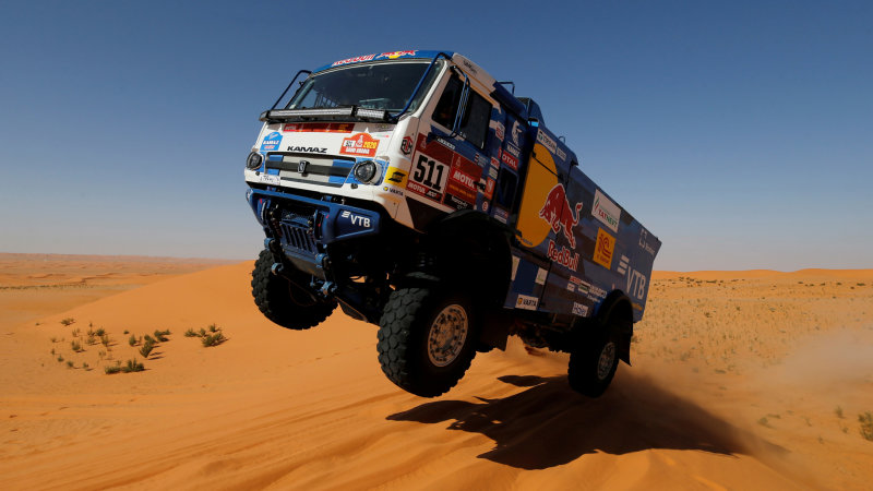 If you like seeing vehicles catch air, because we do, here’s a Dakar photo gallery