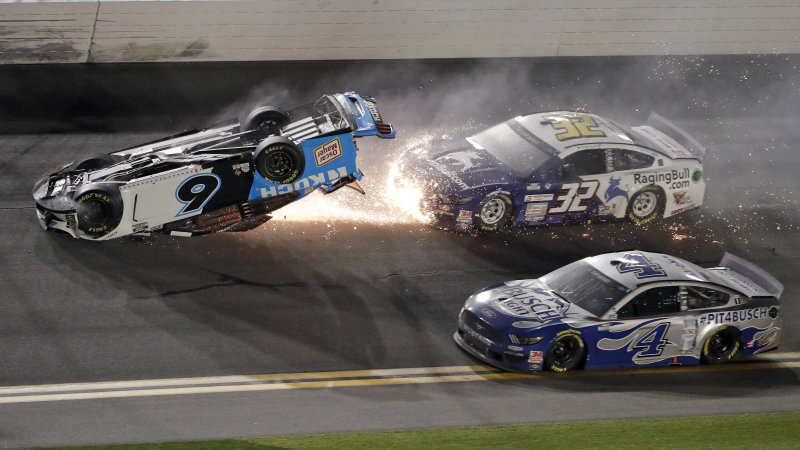 Denny Hamlin wins third Daytona 500 in photo finish