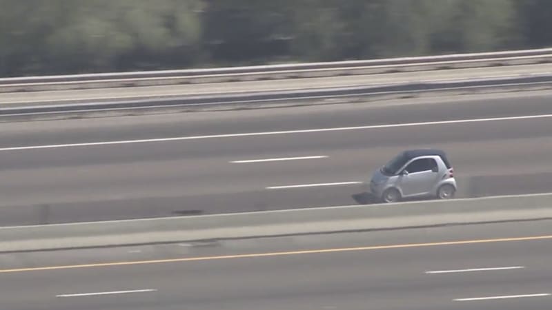 Smart ForTwo outruns police in Phoenix before finally succumbing to the law