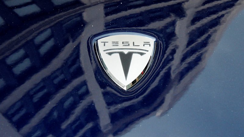 Tesla, Elon Musk must face shareholder lawsuit over going-private tweet