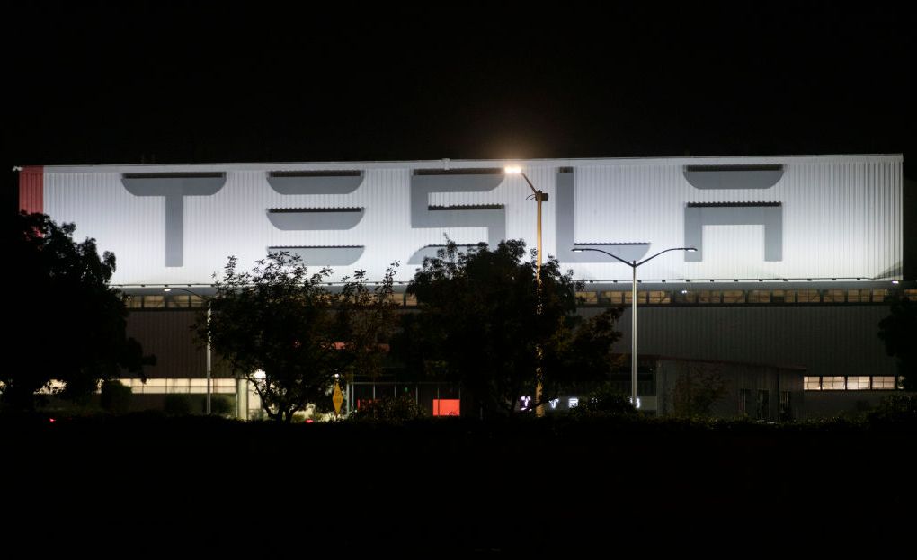 VW, FCA, Porsche, Tesla Ready to Restart Car Production amid COVID-19