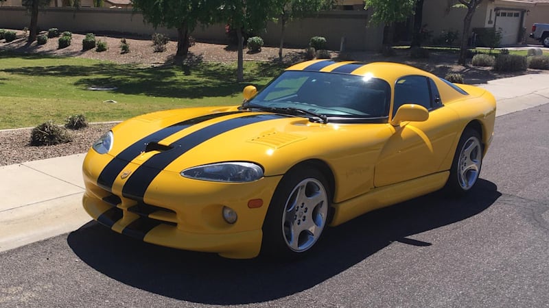 6k-mile 2001 Dodge Viper hits Bring a Trailer