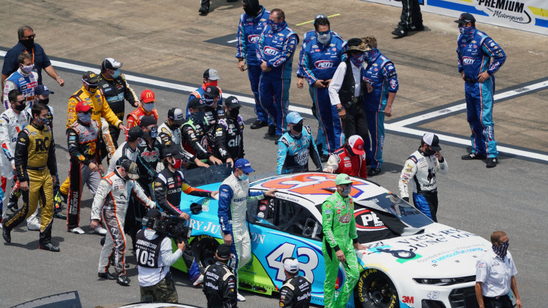 Noose in NASCAR pit garage had been there for months, FBI concludes