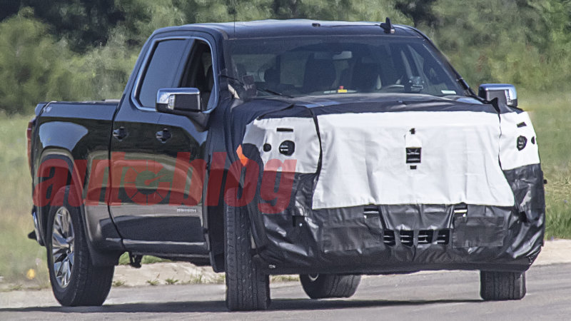 2022 GMC Sierra spotted with minimal camouflage