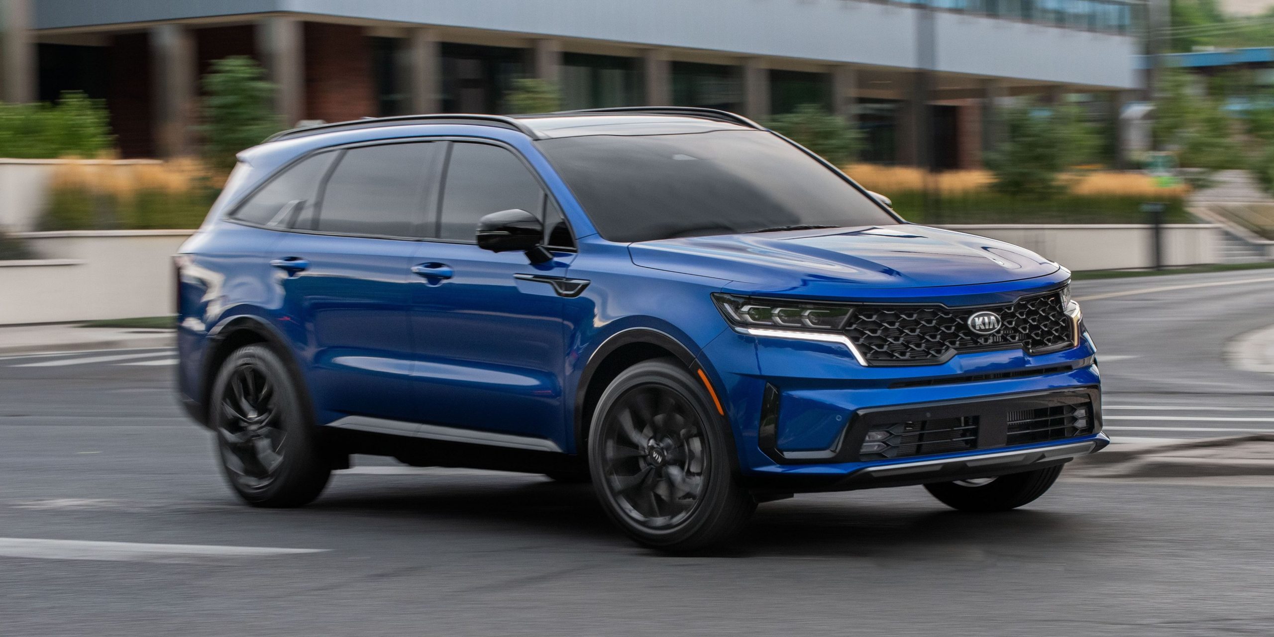 2021 Kia Sorento Arrives in U.S. with New X-Line, Hybrid Models