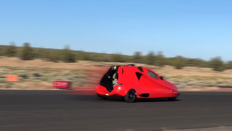 Flying car achieves 88 mph takeoff speed — no flaming tire tracks, though