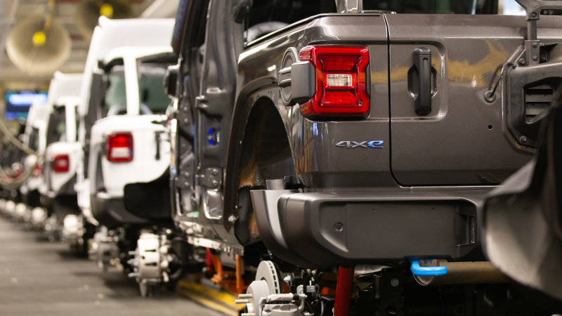 First Jeep Wrangler 4xe rolls off the line in Toledo