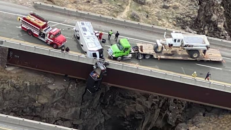 Trailer safety chain stops couple’s pickup from plunging into Idaho gorge