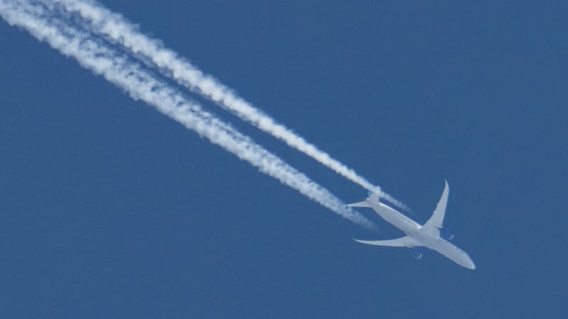 United Airlines announces alliance for sustainable jet fuel made from trash