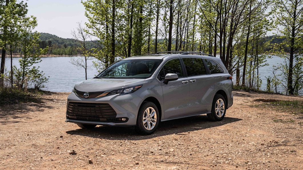 2022 Toyota Sienna Woodland priced at $46,565