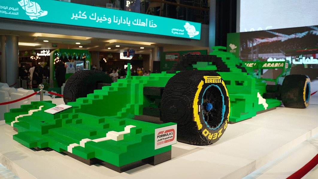 Newly built Lego Formula One car sets new world record
