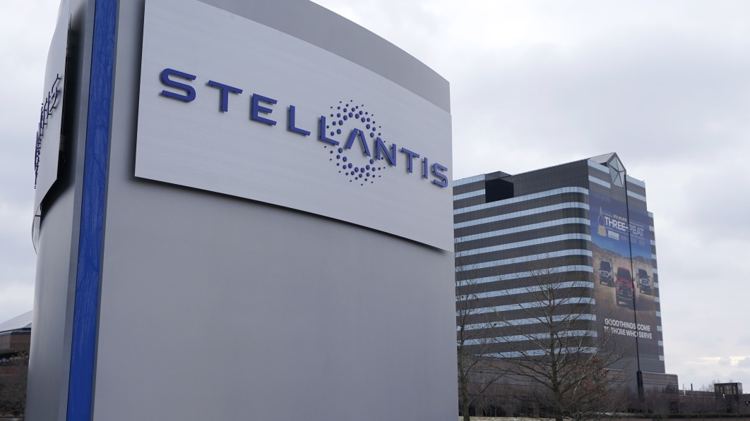 Stellantis moves to set up its own lending unit