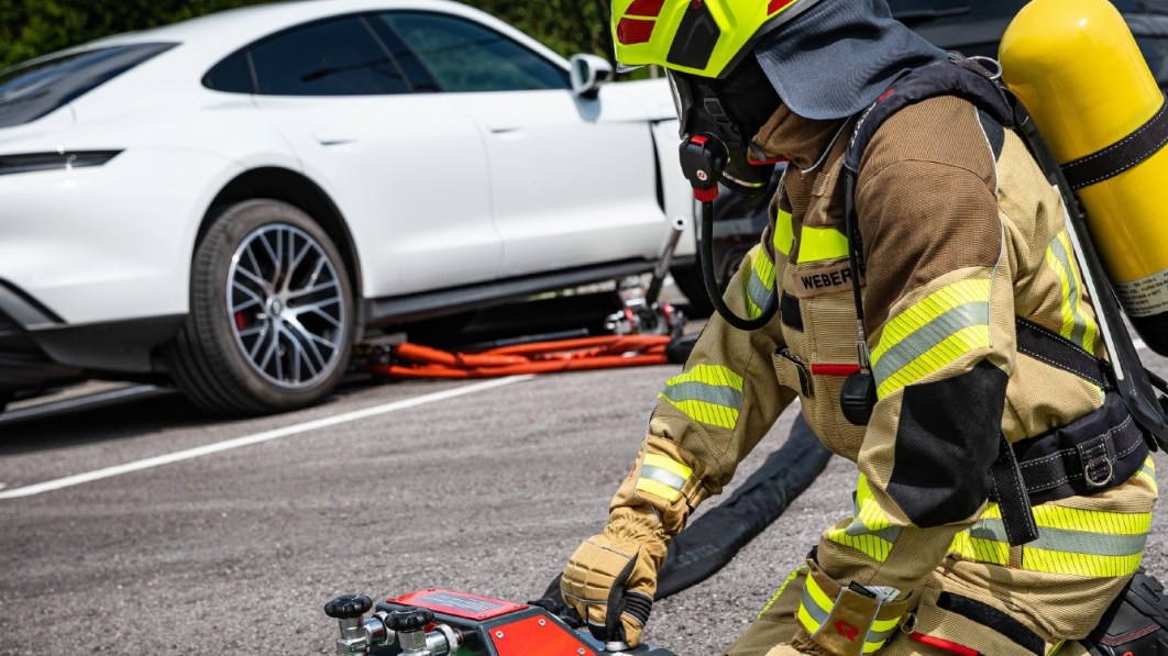 Rosenbauer develops a dedicated EV fire extinguishing system