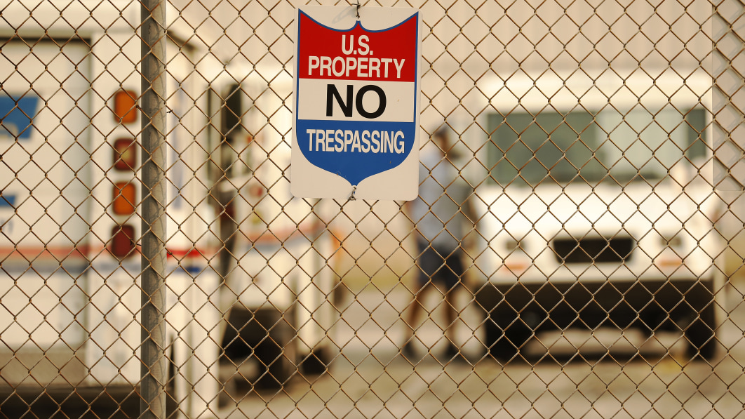 House Democrats seek probe of USPS mail truck contract