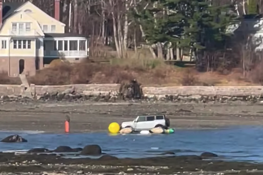 Here’s What the Submerged Ford Bronco Looked Like after It Was Pulled Ashore