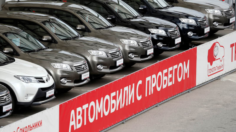 As Russia wages war, car sales plummet and Putin seeks a fix