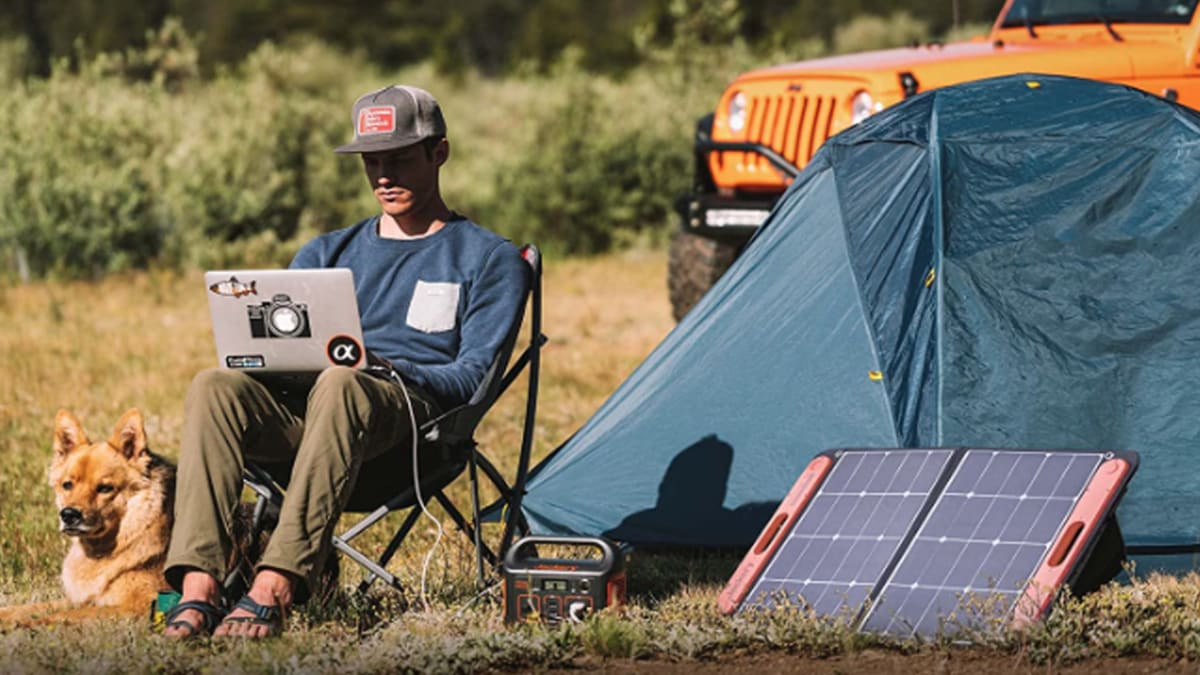 Amazon’s best-selling portable battery pack is currently 41% off