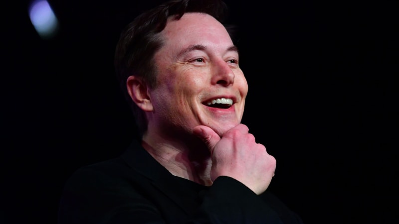 Elon Musk says he’s ‘dumb way more often than I’d like to be’ in Twitter debate