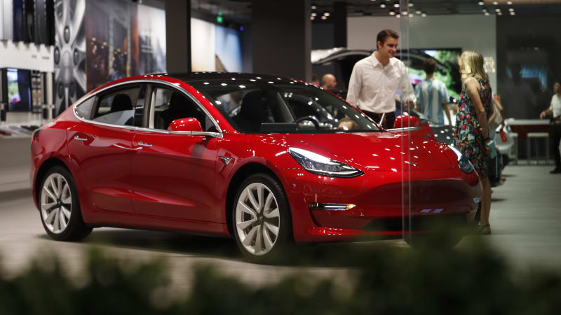 Some Tesla Model 3 cars get U.S. discounts of more than $1,300